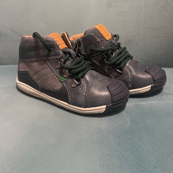Geox toddler boy sneakers - like new size 8.5 toddler - Picture 1 of 10